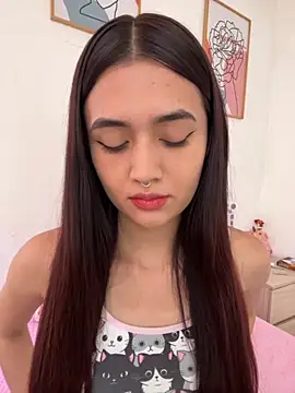 Snapshot of HallieLemon1 chatting on December 3, 9:02 pm HallieLemon1 online show from December 3, 9:02 pm