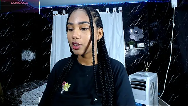 Snapshot of Hillary_queen chatting on October 12, 12:59 pm Hillary queen online show from October 12, 12:59 pm