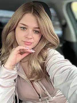 Love Bri online show from March 18, 10:46 am