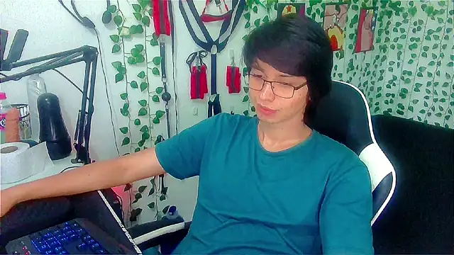 Andy gray online show from April 17, 5:05 pm