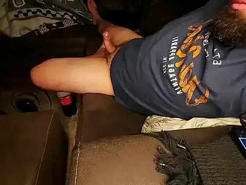 Snapshot of CuriousBear chatting on November 9, 3:16 am CuriousBear online show from November 9, 3:16 am