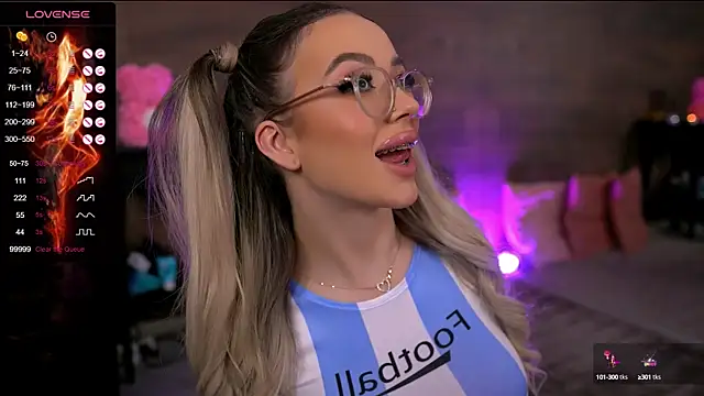 KylieJoyce online show from February 9, 8:34 pm