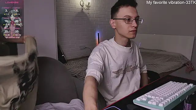 ValBae online show from January 30, 9:15 am