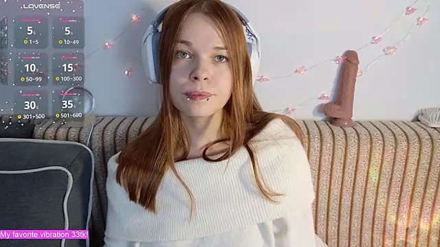 ValBae online show from November 29, 9:40 pm