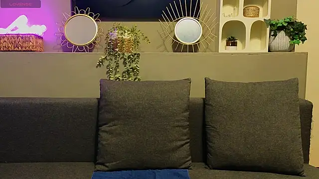 AyreenMoore online show from December 9, 6:57 pm