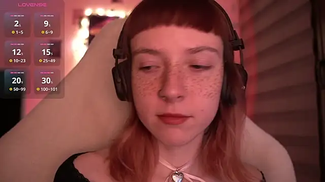 juliapie online show from December 2, 1:25 am