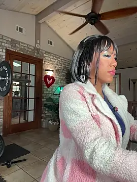 Snapshot of LushianaFitness chatting on November 7, 3:12 pm LushianaFitness online show from November 7, 3:12 pm