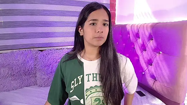 Snapshot of Maeena chatting on February 3, 2:55 pm Maeena online show from February 3, 2:55 pm