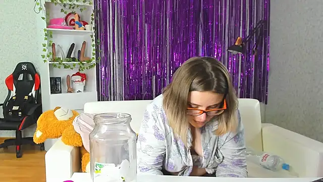 Seductive She Wolf online show from February 24, 8:27 am