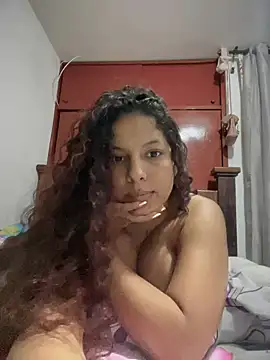 Snapshot of dannacoleman_ chatting on December 10, 2:27 am dannacoleman online show from December 10, 2:27 am