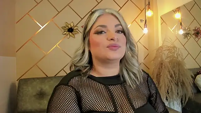 Snapshot of marianeporter__ chatting on December 14, 12:05 am marianeporter online show from December 14, 12:05 am