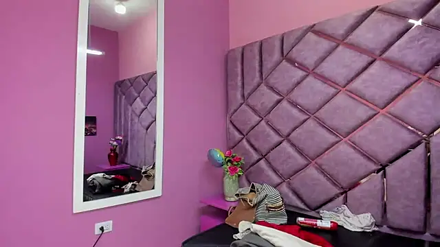 Snapshot of Sarah_Hornny chatting on March 7, 6:57 am Sarah Hornny online show from March 7, 6:57 am