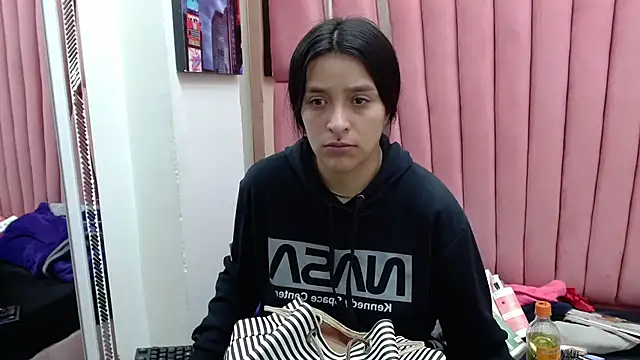 Snapshot of Sarah_Hornny chatting on March 13, 3:22 am Sarah Hornny online show from March 13, 3:22 am