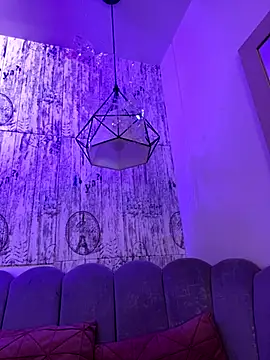 AbyThompson online show from December 2, 4:35 pm