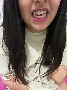 Snapshot of yassminsexy22 chatting on January 12, 3:14 pm yassminsexy22 online show from January 12, 3:14 pm