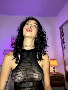 Snapshot of MarianaSnake chatting on November 15, 8:27 pm MarianaSnake online show from November 15, 8:27 pm