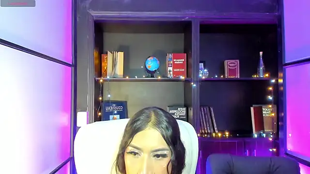 Snapshot of CamilaHarperr_ chatting on December 18, 4:09 am CamilaHarperr online show from December 18, 4:09 am