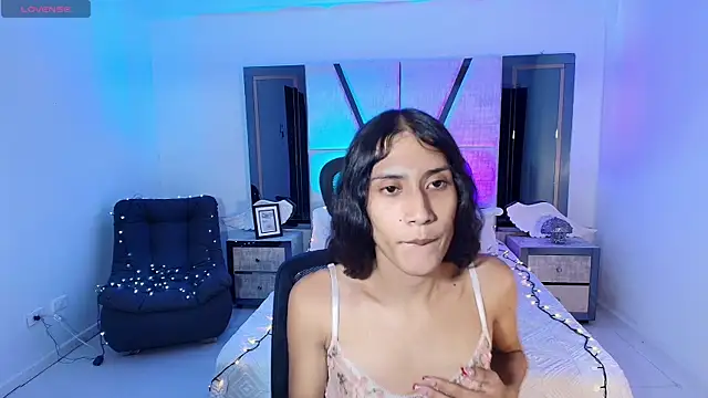 Snapshot of CamilaHarperr_ chatting on December 20, 2:52 am CamilaHarperr online show from December 20, 2:52 am