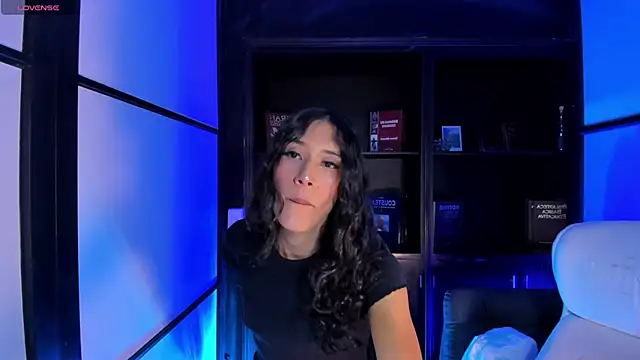 Snapshot of CamilaHarperr_ chatting on December 31, 3:45 am CamilaHarperr online show from December 31, 3:45 am