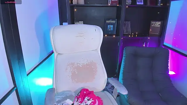 Snapshot of CamilaHarperr_ chatting on January 17, 4:17 am CamilaHarperr online show from January 17, 4:17 am