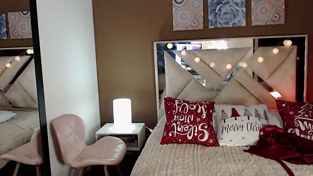 Snapshot of SophiaJoliebm chatting on November 28, 4:48 am SophiaJoliebm online show from November 28, 4:48 am