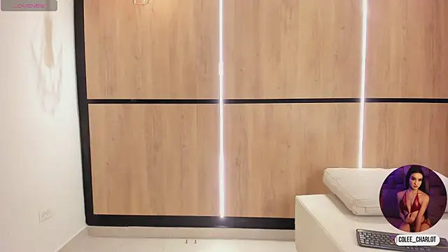 Snapshot of charlotte_colee chatting on November 13, 11:42 am charlotte colee online show from November 13, 11:42 am