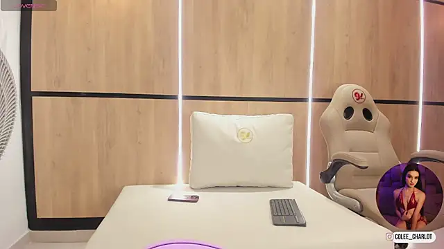 Snapshot of charlotte_colee chatting on December 5, 11:19 am charlotte colee online show from December 5, 11:19 am