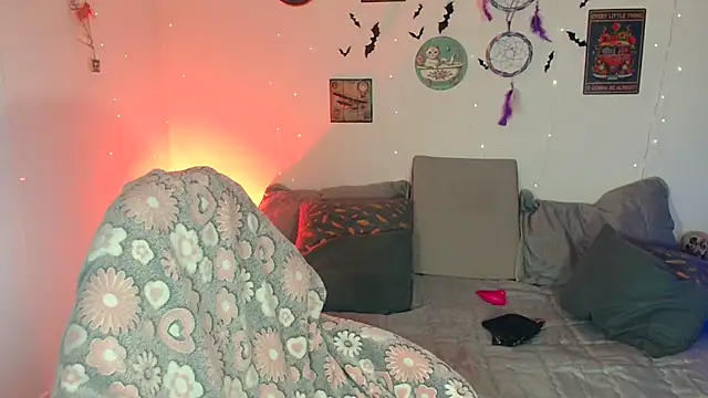 Snapshot of catalinamommyx chatting on November 4, 1:05 am catalinamommyx online show from November 4, 1:05 am