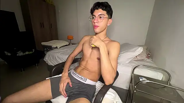 Snapshot of Angelligth chatting on November 18, 4:39 am Angelligth online show from November 18, 4:39 am