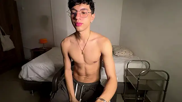 Snapshot of Angelligth chatting on November 28, 3:31 am Angelligth online show from November 28, 3:31 am