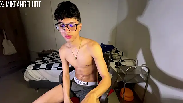 Snapshot of Angelligth chatting on December 16, 7:41 pm Angelligth online show from December 16, 7:41 pm