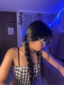 lina pink online show from October 9, 3:15 am