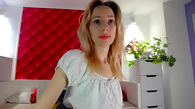 Snapshot of BarbieGoddess chatting on February 9, 4:18 pm BarbieGoddess online show from February 9, 4:18 pm