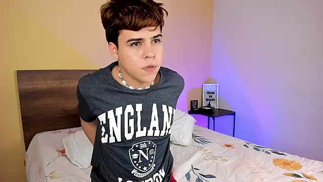 Snapshot of justinbiler chatting on December 23, 9:38 am justinbiler online show from December 23, 9:38 am