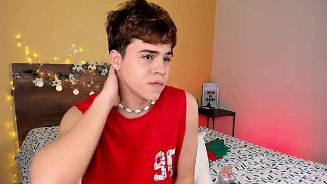 Snapshot of justinbiler chatting on December 24, 7:49 am justinbiler online show from December 24, 7:49 am