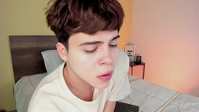 Snapshot of justinbiler chatting on February 1, 12:37 pm justinbiler online show from February 1, 12:37 pm