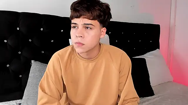 Snapshot of justinbiler chatting on February 5, 4:16 am justinbiler online show from February 5, 4:16 am