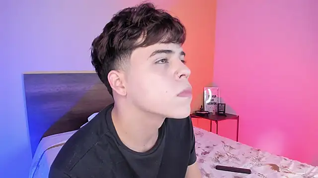 Snapshot of justinbiler chatting on February 6, 12:37 pm justinbiler online show from February 6, 12:37 pm