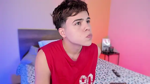 Snapshot of justinbiler chatting on February 8, 12:39 pm justinbiler online show from February 8, 12:39 pm