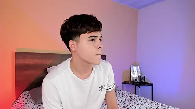 Snapshot of justinbiler chatting on February 12, 12:33 pm justinbiler online show from February 12, 12:33 pm