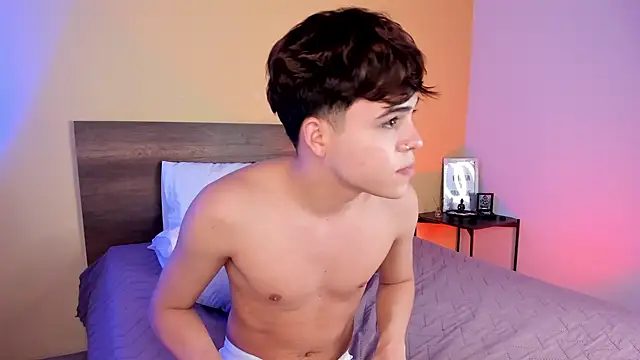 Snapshot of justinbiler chatting on February 13, 7:35 am justinbiler online show from February 13, 7:35 am