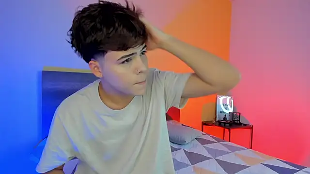 Snapshot of justinbiler chatting on February 21, 11:44 am justinbiler online show from February 21, 11:44 am