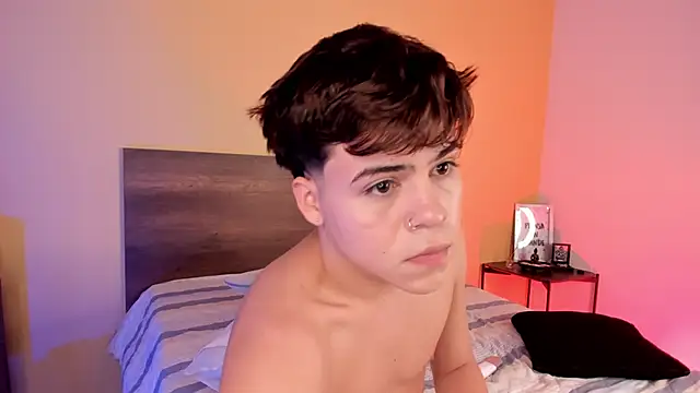 Snapshot of justinbiler chatting on February 23, 12:27 pm justinbiler online show from February 23, 12:27 pm