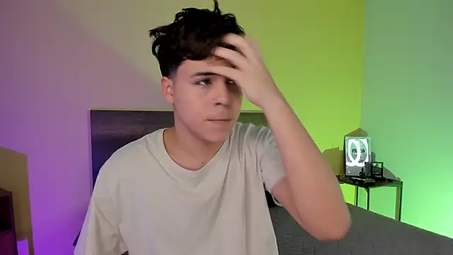 Snapshot of justinbiler chatting on February 24, 12:37 pm justinbiler online show from February 24, 12:37 pm