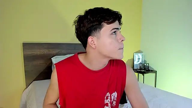 Snapshot of justinbiler chatting on February 28, 12:20 pm justinbiler online show from February 28, 12:20 pm