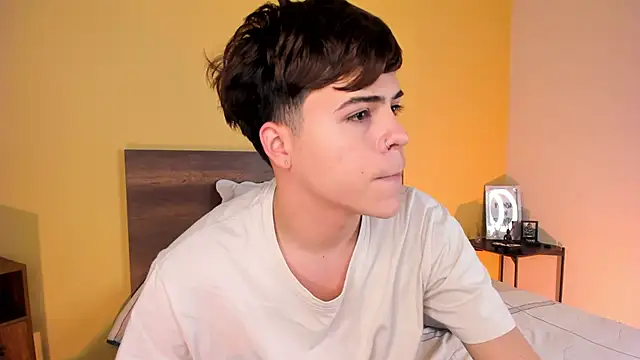 Snapshot of justinbiler chatting on March 2, 12:32 pm justinbiler online show from March 2, 12:32 pm