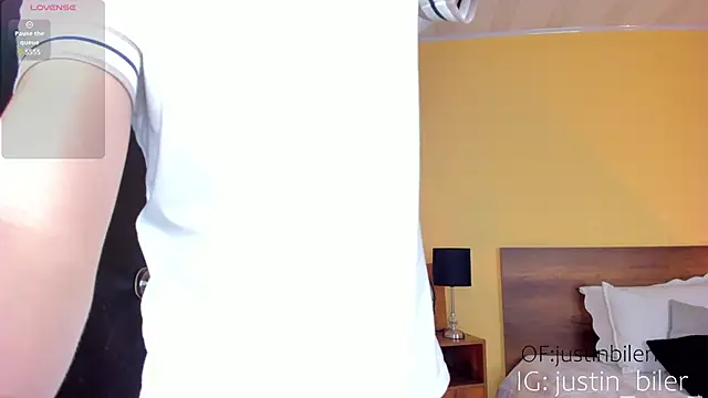 Snapshot of justinbiler chatting on March 7, 3:18 pm justinbiler online show from March 7, 3:18 pm