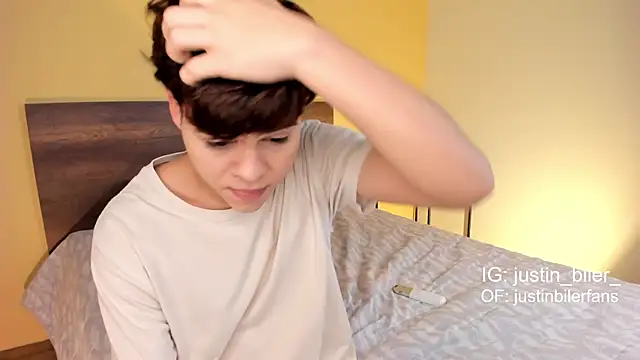 Snapshot of justinbiler chatting on March 13, 12:35 pm justinbiler online show from March 13, 12:35 pm