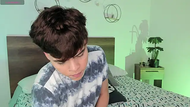 Snapshot of justinbiler chatting on March 20, 5:13 am justinbiler online show from March 20, 5:13 am