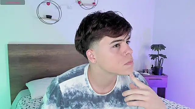 Snapshot of justinbiler chatting on March 20, 12:32 pm justinbiler online show from March 20, 12:32 pm